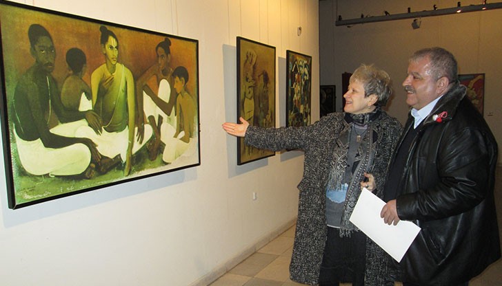 Изложбата е по случай 60 години дипломатически отношения между Република България и Република Индия