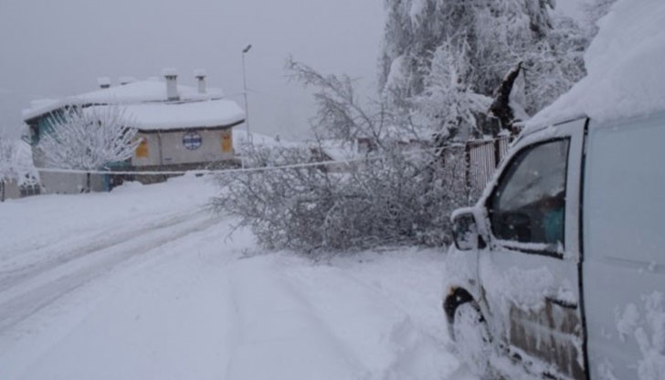 Бедствената ситуация и обилният снеговалеж взеха първата жертва в Кърджали