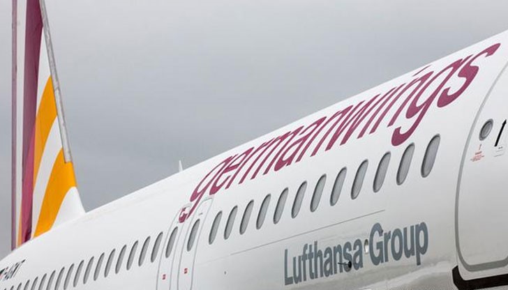 На борда на разбилия се в Южна Франция самолет да е избухнал взрив. Вследствие на експлозията летателната машина се е разхерметизирала и е започнал да губи височина