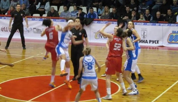 Дунав постигна 13-а победа за сезона от 18 мача, а Левски е на последно място в класирането с 16 загуби Дунав постигна 13-а победа за сезона от 18 мача, а Левски е на последно място в класирането с 16 загуби