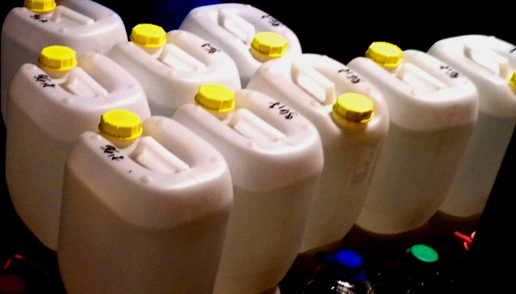 Митническите служители откриват туби с 60 литра 96-градусов спирт в град Бяла