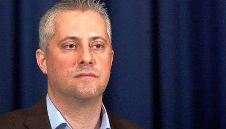 Сашо Диков се опита да научи поне какъв е поводът за делото, но Лукарски му нареди да си чака призовката Сашо Диков се опита да научи поне какъв е поводът за делото, но Лукарски му нареди да си чака призовката