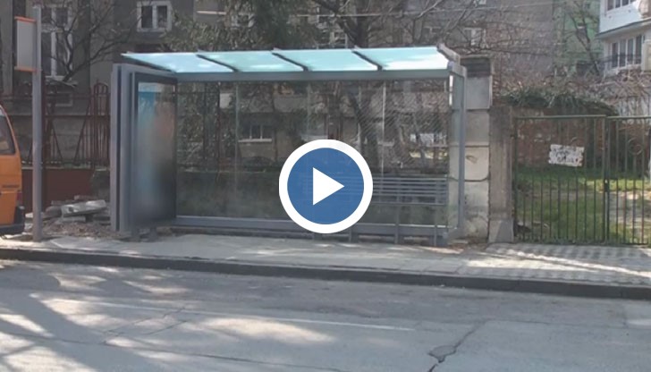 Съоръжението по булевард "Фердинанд" почти напълно е окупирало тротоара като по този начин се създават предпоставки за инциденти с пешеходци