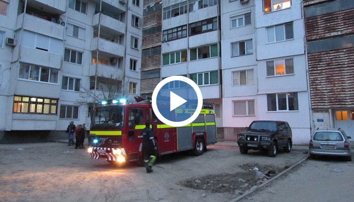 Огънят е тръгнал от мазите на вход "Д" на бл.119 в кв."Чародейка"
