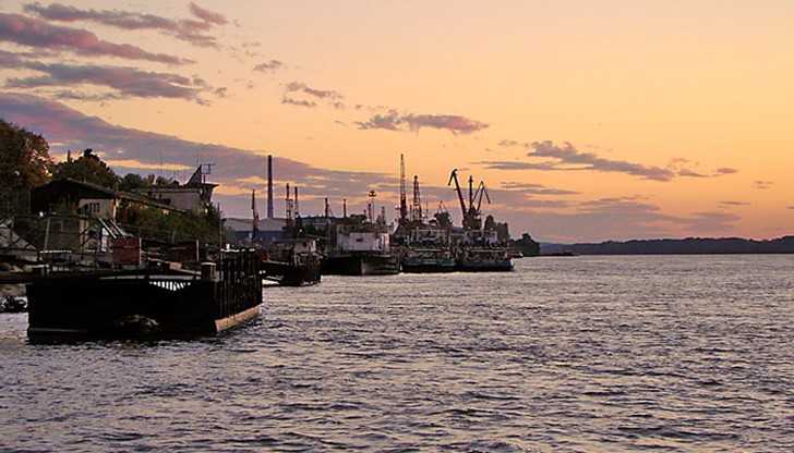 Съществува сериозен риск за околната среда и призова МОСВ да изискат незабавни действия от румънска страна по изваждане на опасния товар