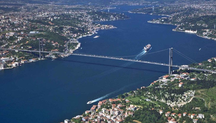 Работим по всякакви версии, дори за терористична атака, каза премиерът Давутоглу Работим по всякакви версии, дори за терористична атака, каза премиерът Давутоглу