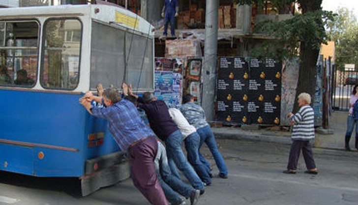 До кога скъпи общинари ще търпят гражданите на Русе да бъдат разигравани и водени от един евреин До кога скъпи общинари ще търпят гражданите на Русе да бъдат разигравани и водени от един евреин