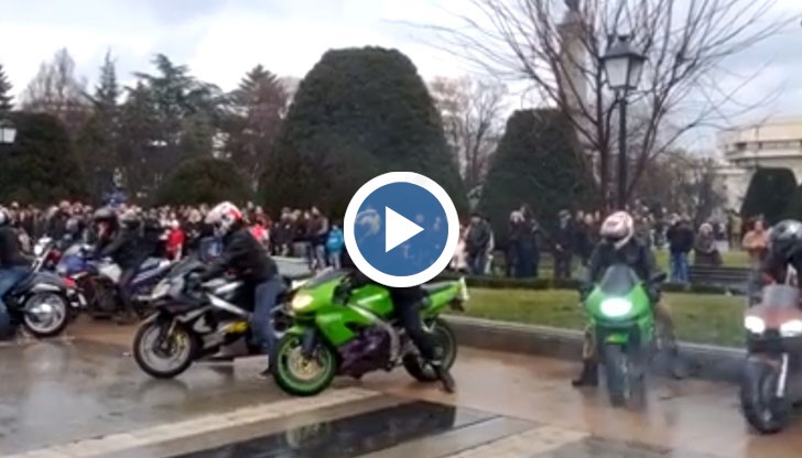 Почетна обиколка направиха атрактивният Мото клуб „Тъндърс“