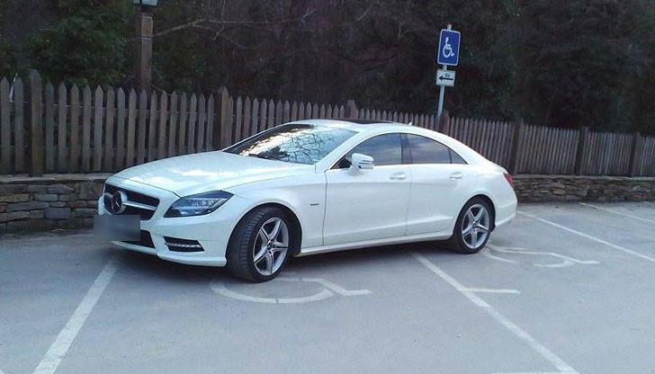 Паркиране на място за инвалиди