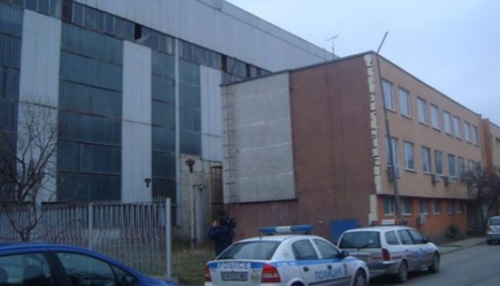 Работник на 37 години е загинал на място, след като е бил затиснат от 40-тонна машина в русенска фирма