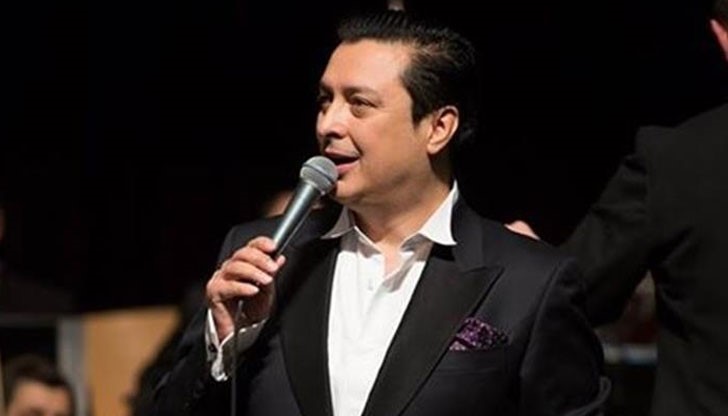 Българският Франк Синатра пя заедно с Русенска филхармония и джаз триото на Ангел Заберски-син, Борис Таслев и Димитър Семов Българският Франк Синатра пя заедно с Русенска филхармония и джаз триото на Ангел Заберски-син, Борис Таслев и Димитър Семов