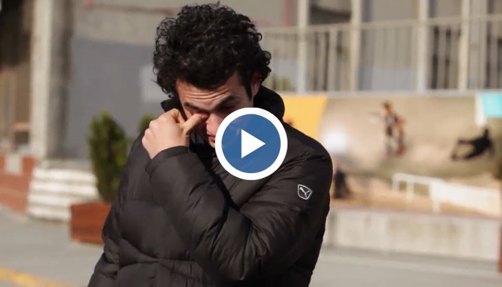 Цял квартал научи езика на глухонемите, за да изненада едно момче