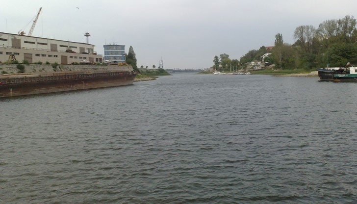 Заловиха бракониер да извършва стопански риболов с една хрилна мрежа