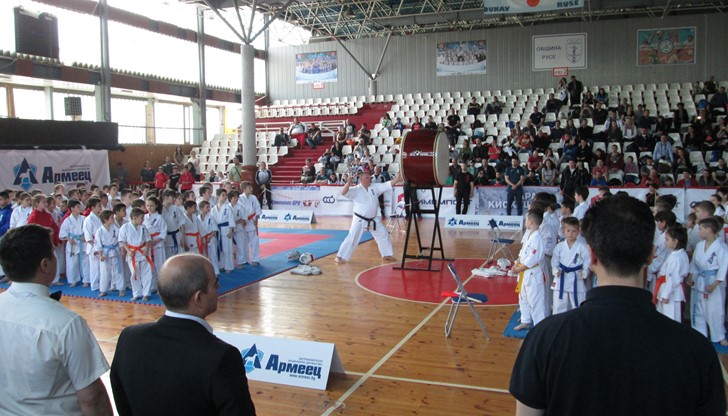 Пламен Стоилов откри Републиканското първенство по карате киокошин за деца до 8 и до 10 години