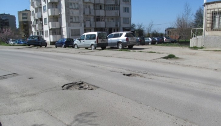 Кметът на Община Русе Пламен Стоилов коментира, че вече е започнал ремотът на уличната мрежа