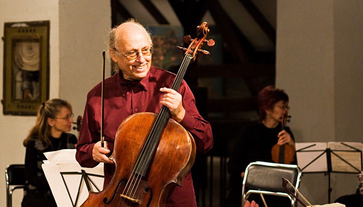 Представиха книгата на Венцеслав Николов „На бис” в русенската библиотека Представиха книгата на Венцеслав Николов „На бис” в русенската библиотека