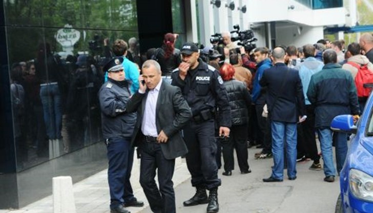 В момента Румяна Бъчварова пристига в сградата на телевизивята