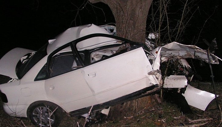 24-годишен мъж загина на място в тежка катастрофа по пътя Лозница - Разград 24-годишен мъж загина на място в тежка катастрофа по пътя Лозница - Разград