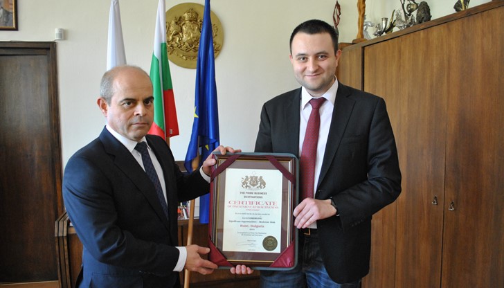 Отличието беше връчено на зам.-кмета по европейско развитие д-р Страхил Карапчански