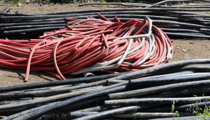 Открадният проводник е на стойност над 700 лева Открадният проводник е на стойност над 700 лева