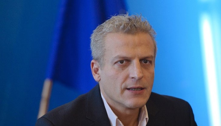 От постовете са отстранени началниците на областните лечебни заведения в Благоевград, Бургас, Перник, Разград, Русе, Смолян, Стара Загора и Ямбол