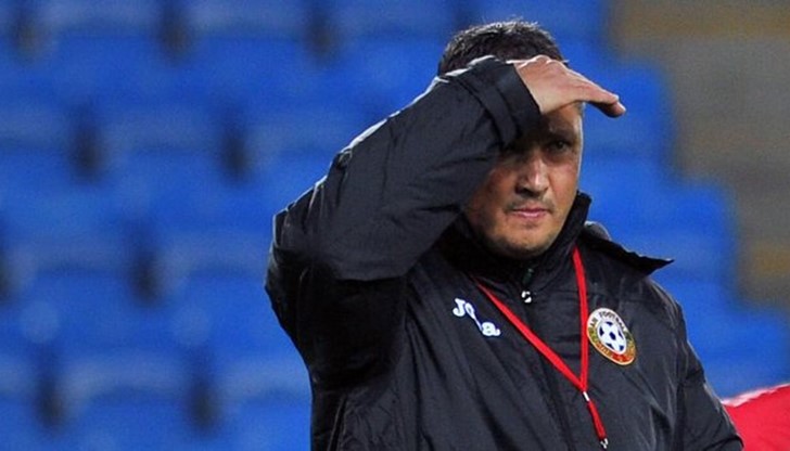 До края на сезона бившият национален селекционер се е съгласил да работи без пари