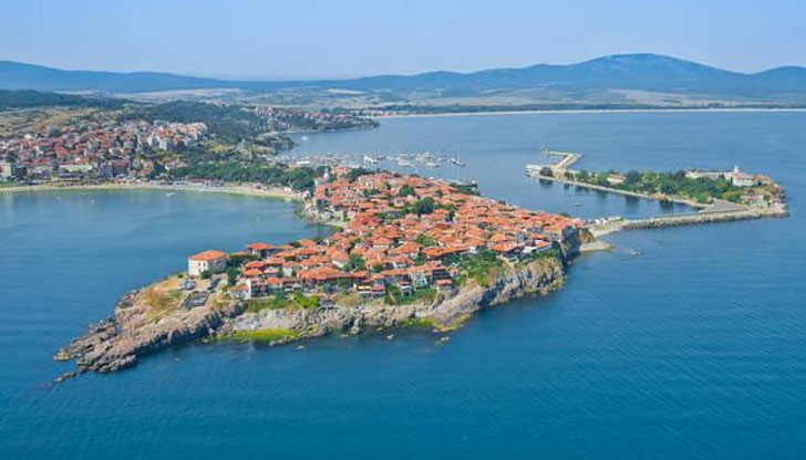 Още в началото на годината от фондация „Созопол" обявиха, че българският град е в първата тройка на най-желаните дестинации за 2015 г. Още в началото на годината от фондация „Созопол" обявиха, че българският град е в първата тройка на най-желаните дестинации за 2015 г.