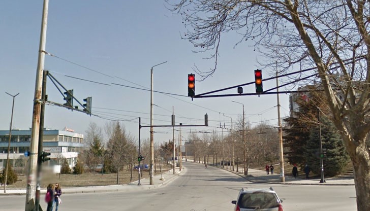 Незнам към кого трябва да се обърна към кмета ли, към заспалите полицаи в града ни ли?! Незнам към кого трябва да се обърна към кмета ли, към заспалите полицаи в града ни ли?!