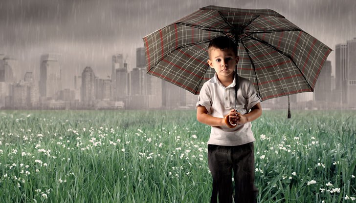 <p>Веднъж жителите на едно село решили да се съберат и да се помолят заедно за дъжд. В деня за молитвата всички хора се събрали, но само едно момче взело чадър. Това е <strong>Вяра</strong>.<br />
Когато хвърляте вашетo дете във въздуха, то се смее, защото знае, че татко ще го хване. Това е <strong>Доверие</strong>.<br />
Всяка вечер, когато си лягаме, ние нямаме никаква гаранция, че на следващата сутрин ще сме живи, но ние продължаваме да настройваме будилника за утре. Това е <strong>Надежда</strong>.</p>

<p>&nbsp;</p>

<p>&nbsp;</p>
