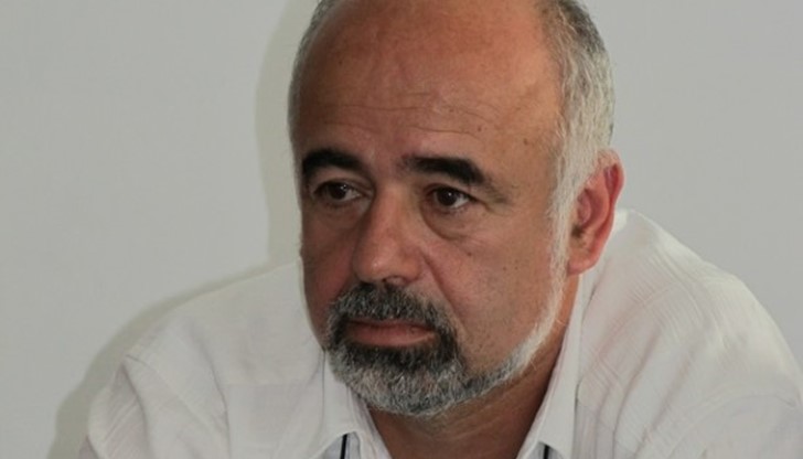 Румен Януаров заема мястото на преместения във Ветово Баки Солак. Румен Януаров заема мястото на преместения във Ветово Баки Солак.