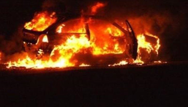 Според собственика й автомобила се е запалил по време на движение