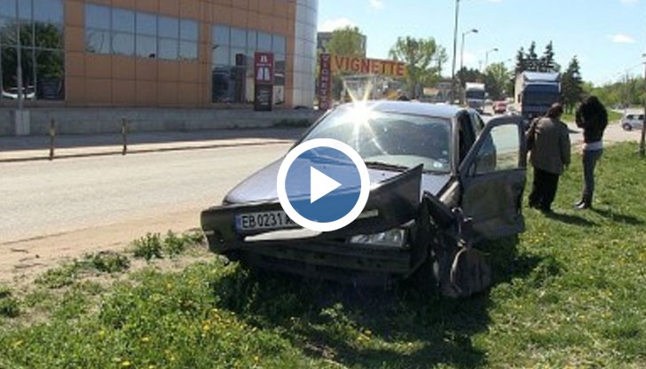 Лек автомобил бе затиснат в "сандвич" от два ТИР-а на Дунав мост