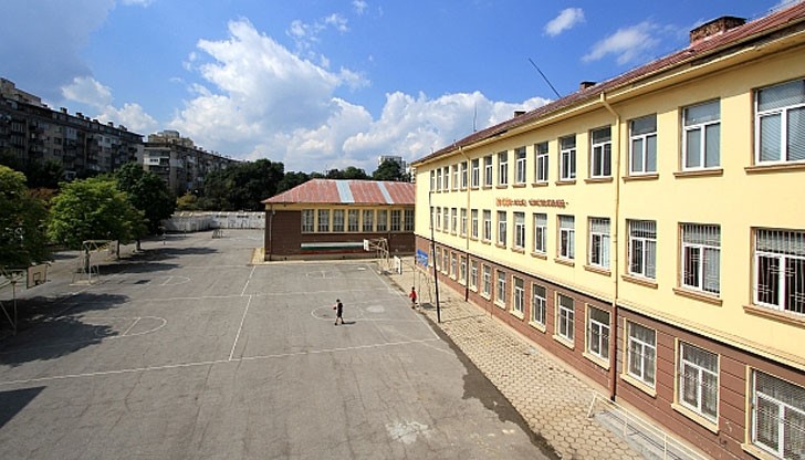 Обвиниха учител за педофил