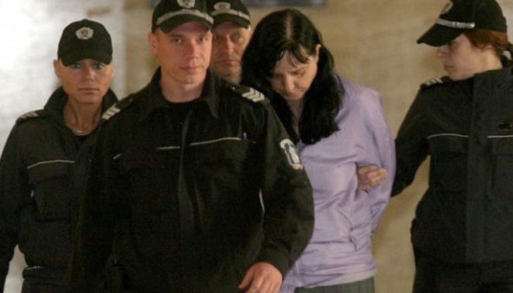 На 18 април, акушерката Емилия Ковачева нанася множество удари с ръце и със стъклено шише  по главата и тялото на новородено в болница „Софиямед”