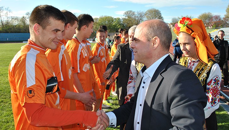 Пламен Стоилов наградиха победителите със златни медали