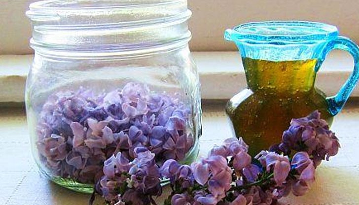 Мажете се с готовата люлякова тинктура или правете компреси с нея върху болезнените места, всяка вечер преди лягане