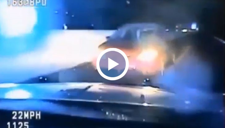 Полицай блъсна челно своя автомобил в друг, движещ се в насрещното по магистралата