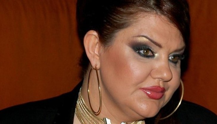 Срещата в съда изглежда е неизбежна, защото Вулева и майка й Людмила Захажаева също се заканват на устата бизнес дама Срещата в съда изглежда е неизбежна, защото Вулева и майка й Людмила Захажаева също се заканват на устата бизнес дама