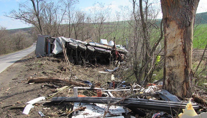 Пътят Русе - Бяла бе временно затворен в участъка около Индийска колиба Пътят Русе - Бяла бе временно затворен в участъка около Индийска колиба