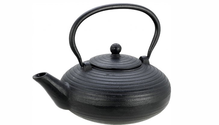 Най-старият чайник, който притежава, е произведен в България през 1937 година