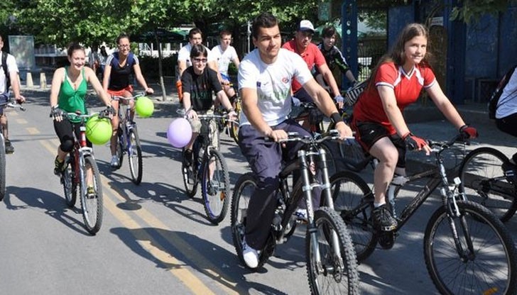 Задължително е носенето на светлоотразителна жилетка и валидни документи (лична карта или международен паспорт), децата и младежите под 18 години трябва да са с родител! Задължително е носенето на светлоотразителна жилетка и валидни документи (лична карта или международен паспорт), децата и младежите под 18 години трябва да са с родител!