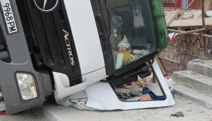 Силният вятър и неравната повърхност са спомогнали за инцидента