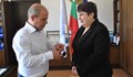 Пламен Стоилов връчи златна значка на д-р Наталия Константинова
