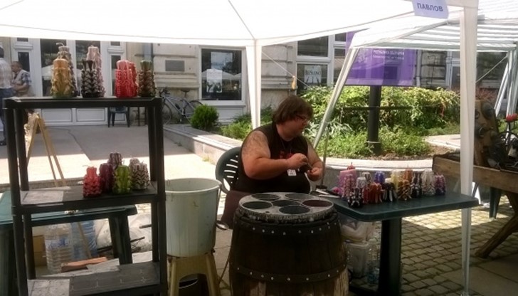 Изработка на уникални карвинг свещи Изработка на уникални карвинг свещи