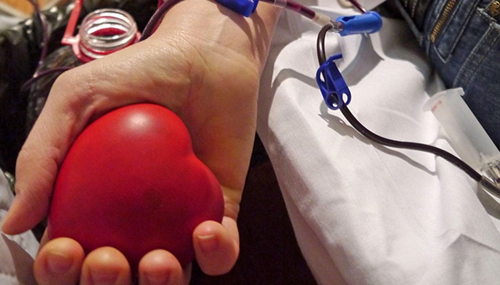 Не съществува никакъв риск за кръводарителите, тъй като всички материали и консумативи са стерилни и се употребяват еднократно