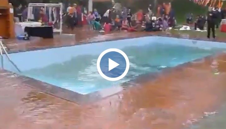 Земетресение с магнитуд 7.4 по Рихтер удари Непал