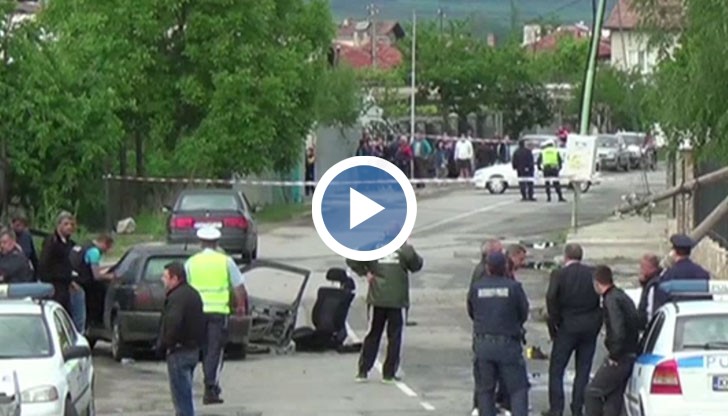 Кола се заби в стълб в Яхиново, петима загинаха