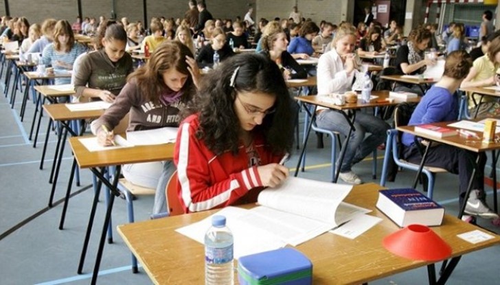 1861 дванадесетокласници на матура по български