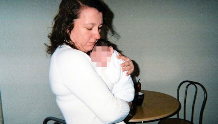 Бащата последен разбира за подвизите на жена си. Двамата с в брак 21 г., който завършва с грозна раздяла.