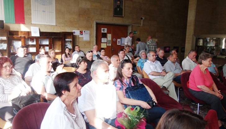 В библиотека "Любен Каравелов" Александър Недков представи "Кипежна ивица" с подкрепата на Дружеството на журналистите в Русе